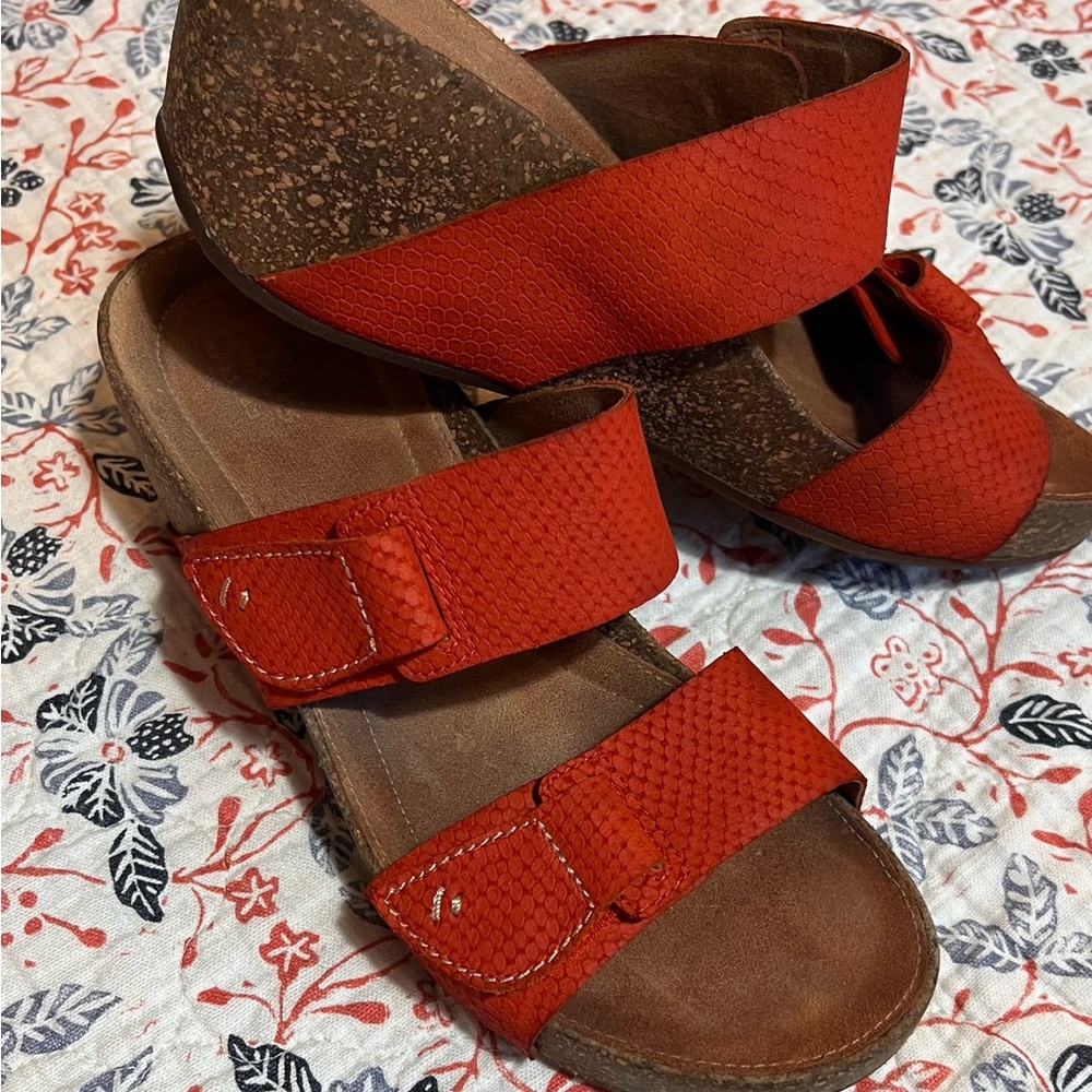 Clarks Artisan Women's Temira East platform wedge sandals size 9.5